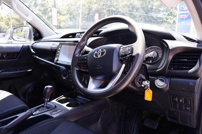 2022 Toyota Hilux SR