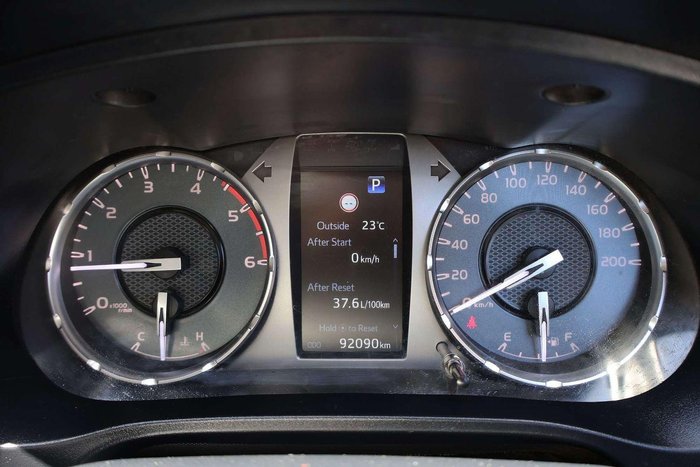 2022 Toyota Hilux SR