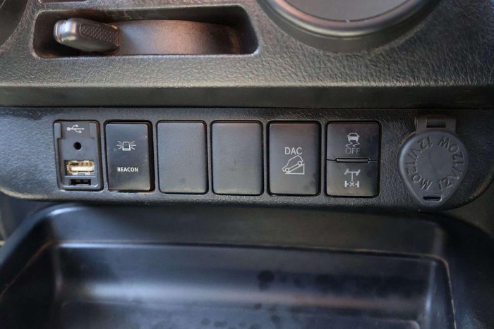 2022 Toyota Hilux SR