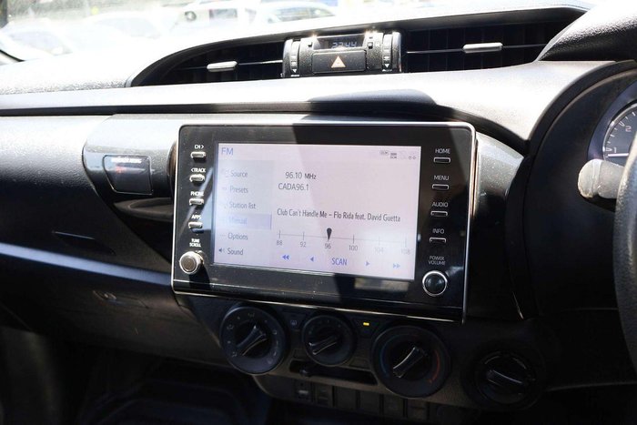 2022 Toyota Hilux SR