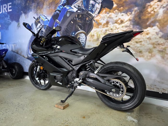 2023 Yamaha YZF-R3 BLACK