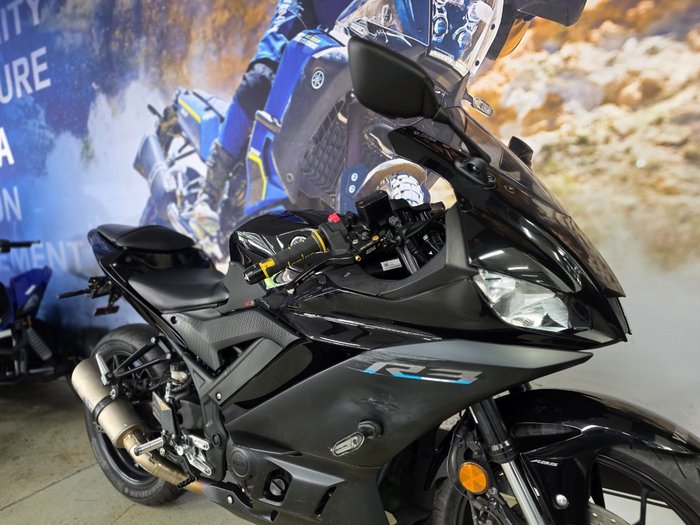 2023 Yamaha YZF-R3 BLACK