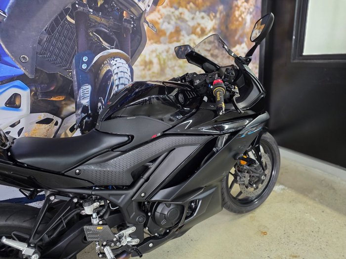 2023 Yamaha YZF-R3 BLACK