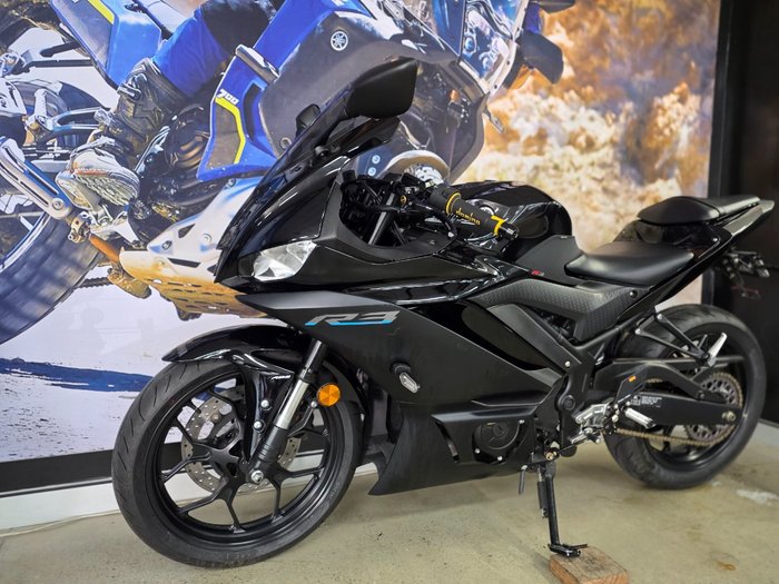 2023 Yamaha YZF-R3 BLACK