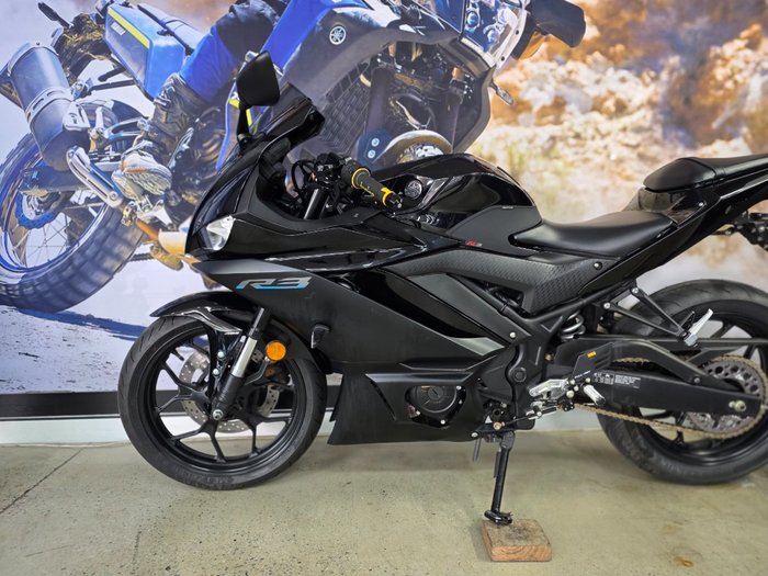 2023 Yamaha YZF-R3 BLACK