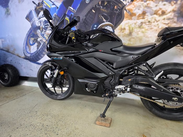 2023 Yamaha YZF-R3 BLACK
