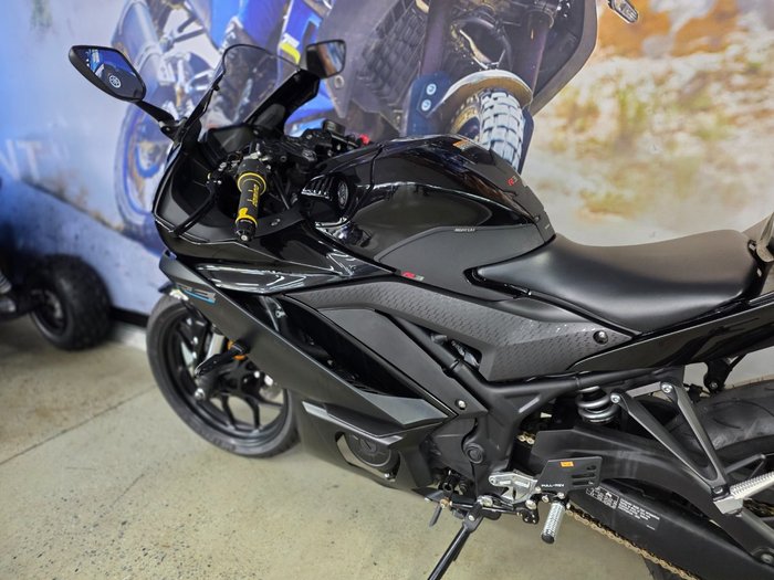2023 Yamaha YZF-R3 BLACK