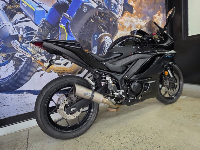 2023 Yamaha YZF-R3 BLACK