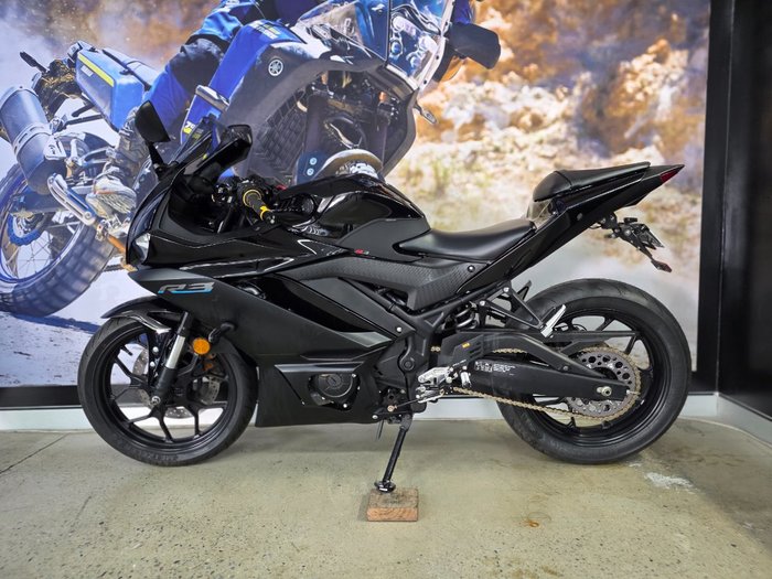 2023 Yamaha YZF-R3 BLACK