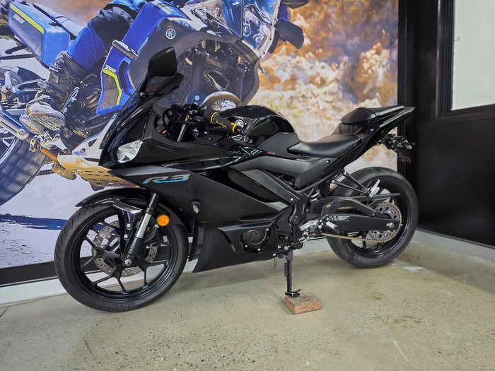 2023 Yamaha YZF-R3 BLACK