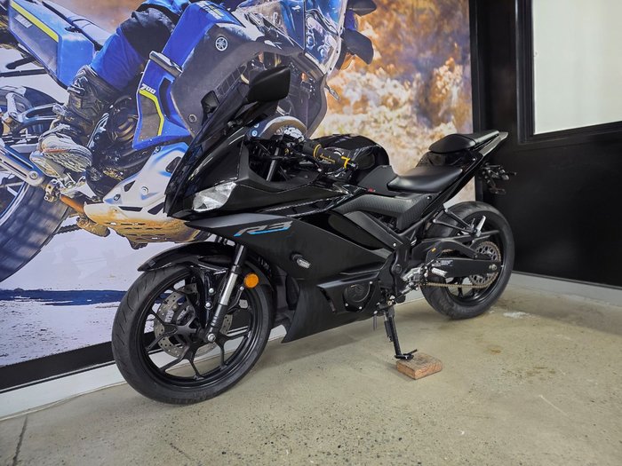 2023 Yamaha YZF-R3 BLACK