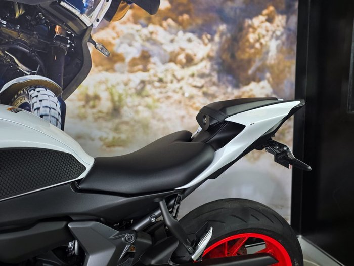 2023 Yamaha YZF-R7LA WHITE