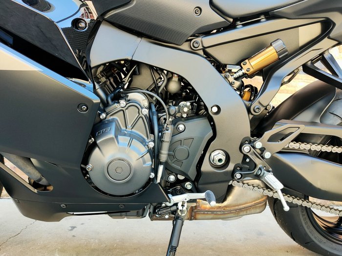 2025 YAMAHA YZF-R9 ROAD BLACK