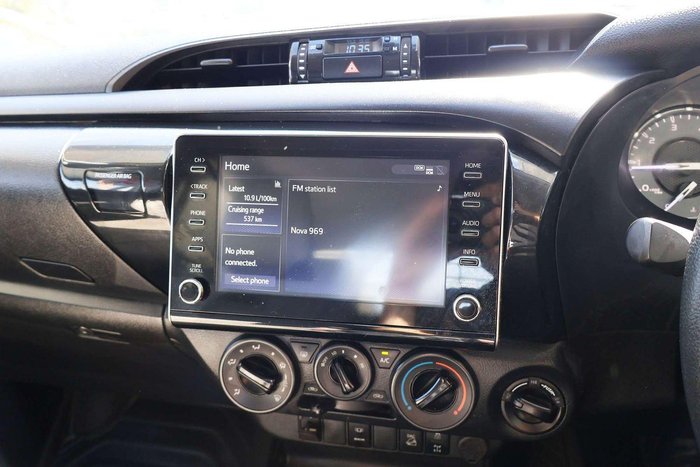 2022 Toyota Hilux SR