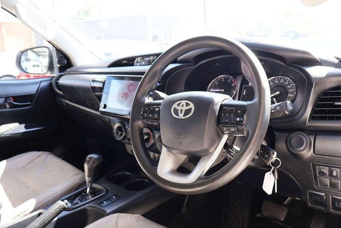 2022 Toyota Hilux SR