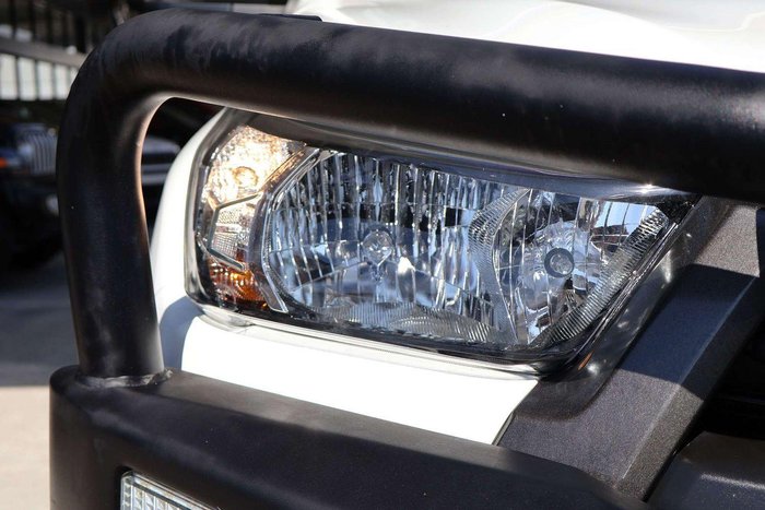 2022 Toyota Hilux SR