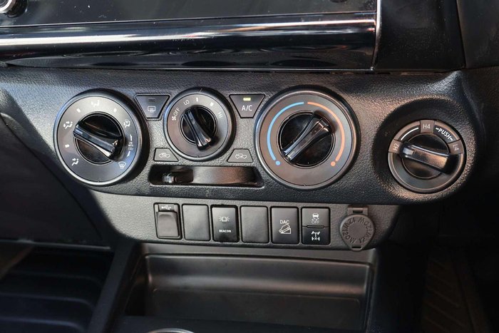 2022 Toyota Hilux SR