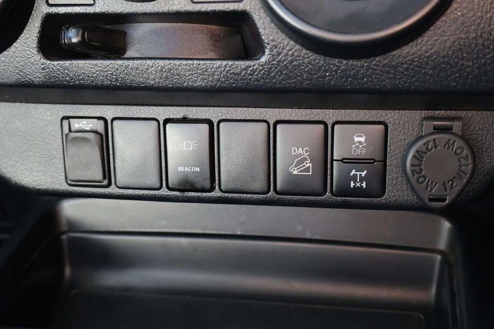 2022 Toyota Hilux SR