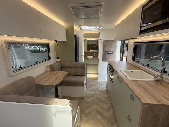 2025 New Age Caravans 18' Manta Ray Expedition