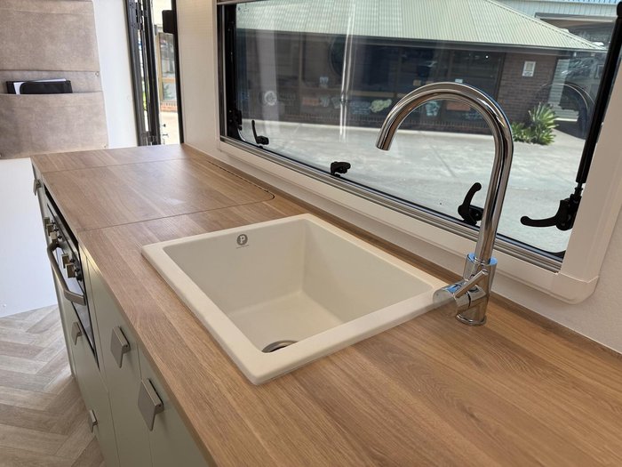 2025 New Age Caravans 18' Manta Ray Expedition