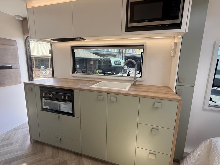 2025 New Age Caravans 18' Manta Ray Expedition