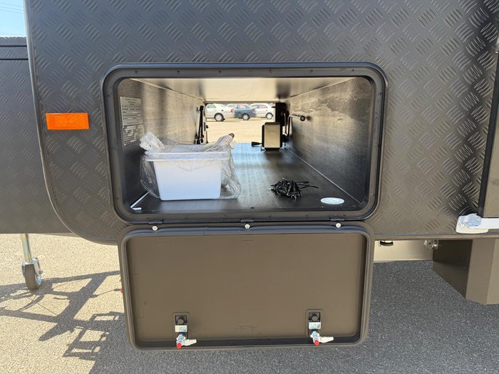 2025 New Age Caravans 18' Manta Ray Expedition