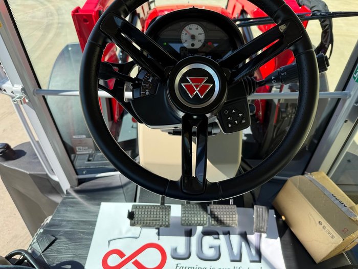 0 Massey Ferguson 7S.145 Dyna-6