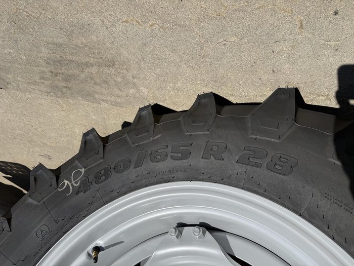 0 Massey Ferguson 7S.145 Dyna-6