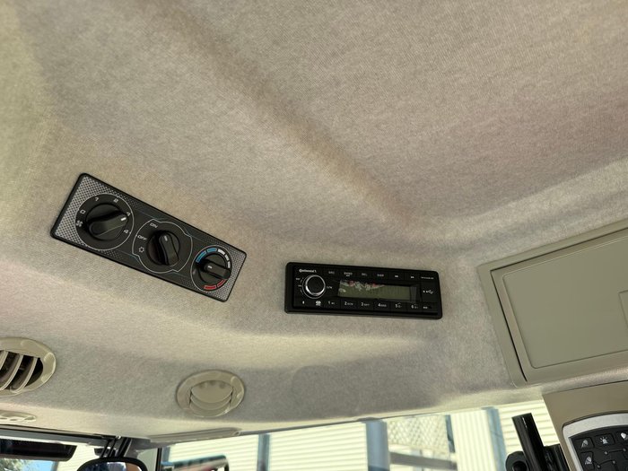 0 Massey Ferguson 7S.145 Dyna-6