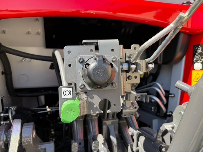 0 Massey Ferguson 7S.145 Dyna-6