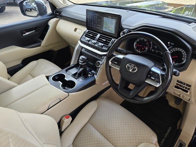 2023 Toyota Landcruiser LC300 Sahara ZX (4x4)