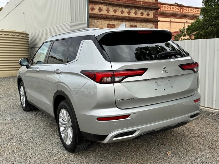 2021 Mitsubishi Outlander LS