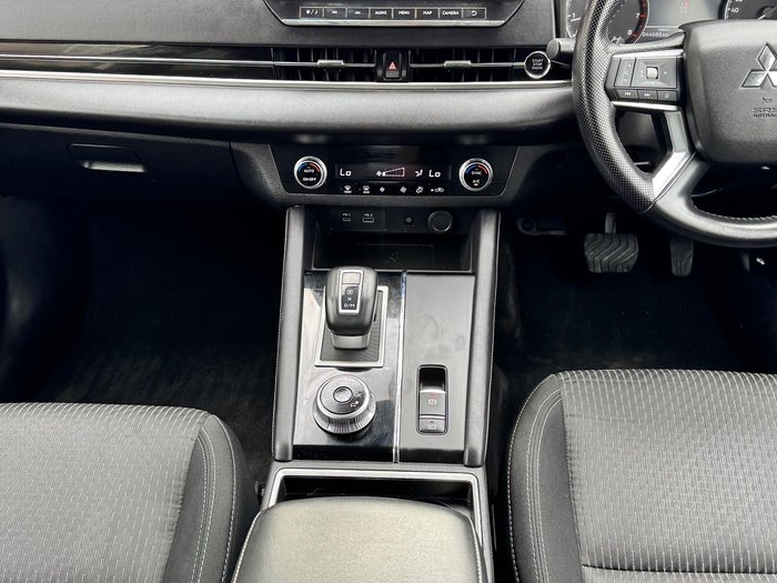 2021 Mitsubishi Outlander LS