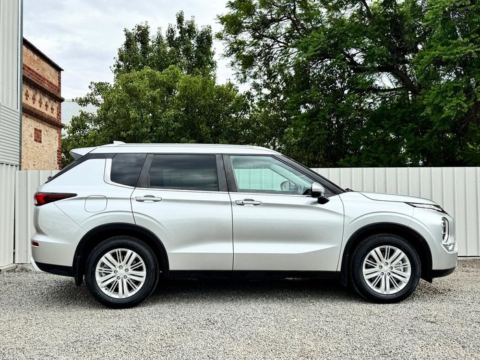 2021 Mitsubishi Outlander LS