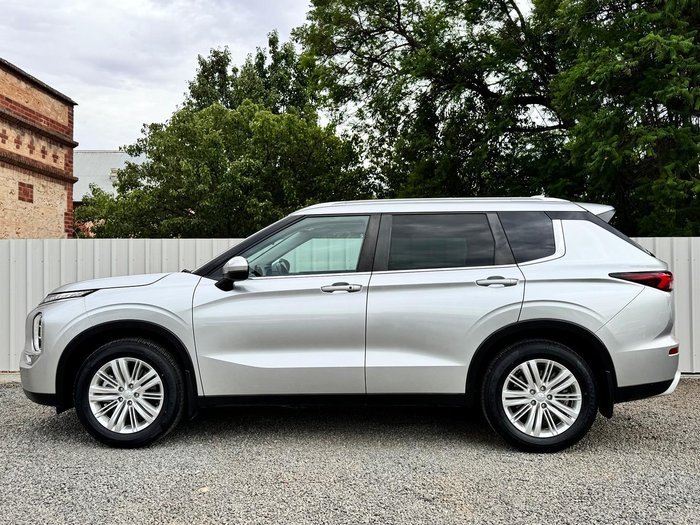 2021 Mitsubishi Outlander LS