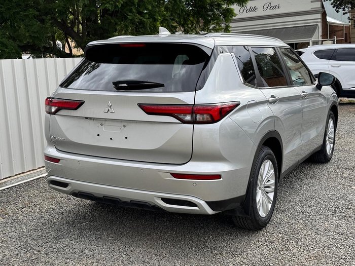 2021 Mitsubishi Outlander LS