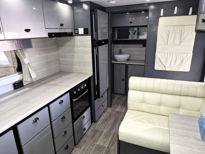 2021 Domain Wedgetail Hybrid