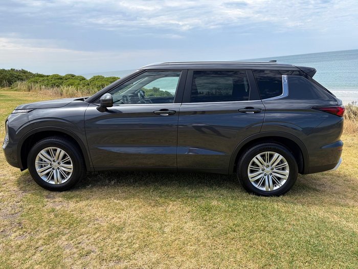 2024 Mitsubishi Outlander LS