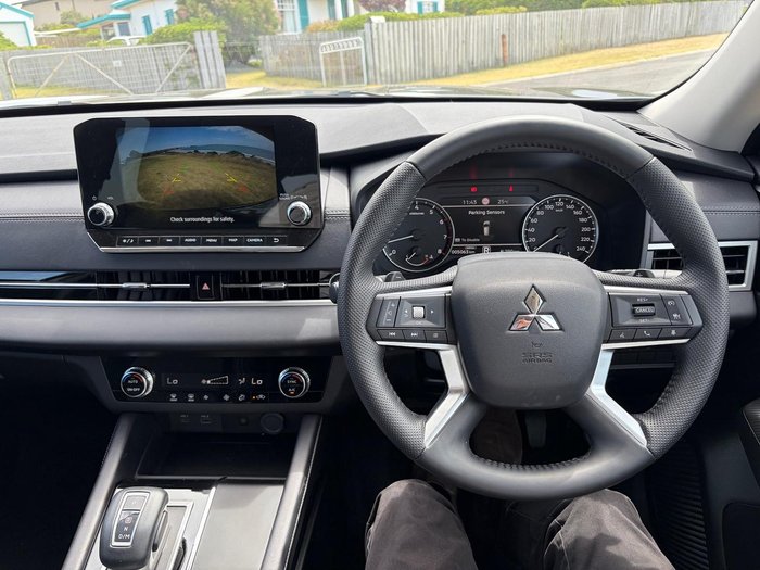 2024 Mitsubishi Outlander LS