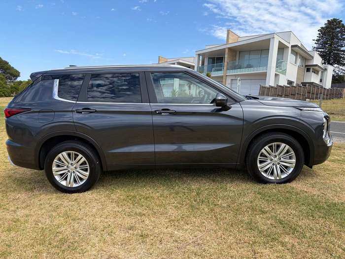 2024 Mitsubishi Outlander LS