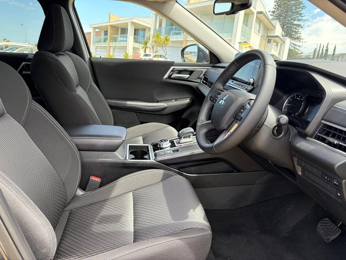 2024 Mitsubishi Outlander LS