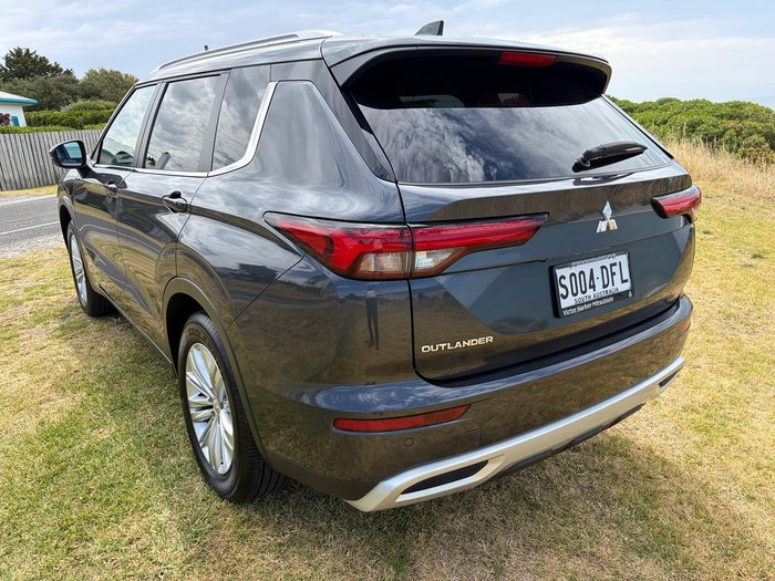 2024 Mitsubishi Outlander LS