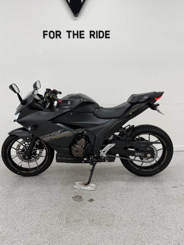 2023 Suzuki GIXXER SF Black