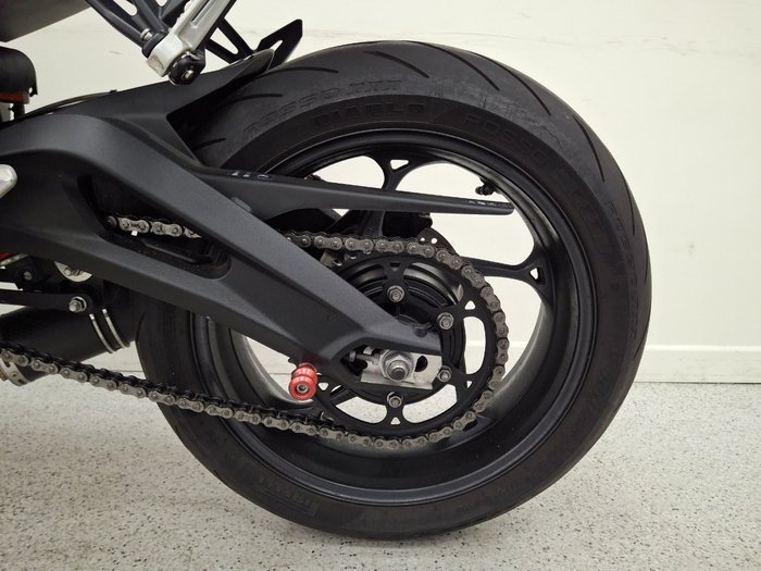 2022 Triumph STREET TRIPLE R Black