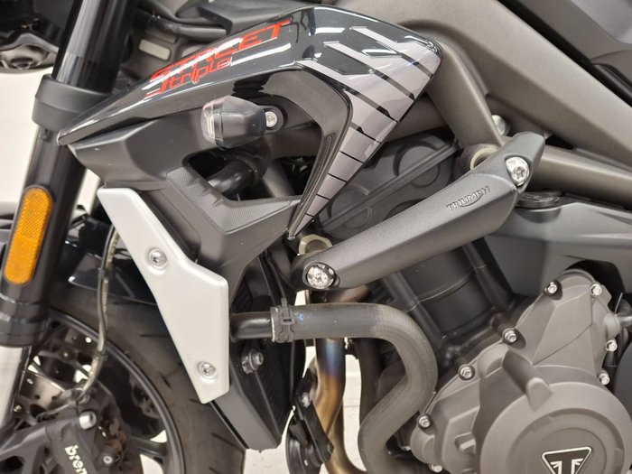 2022 Triumph STREET TRIPLE R Black