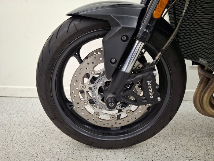 2022 Triumph STREET TRIPLE R Black