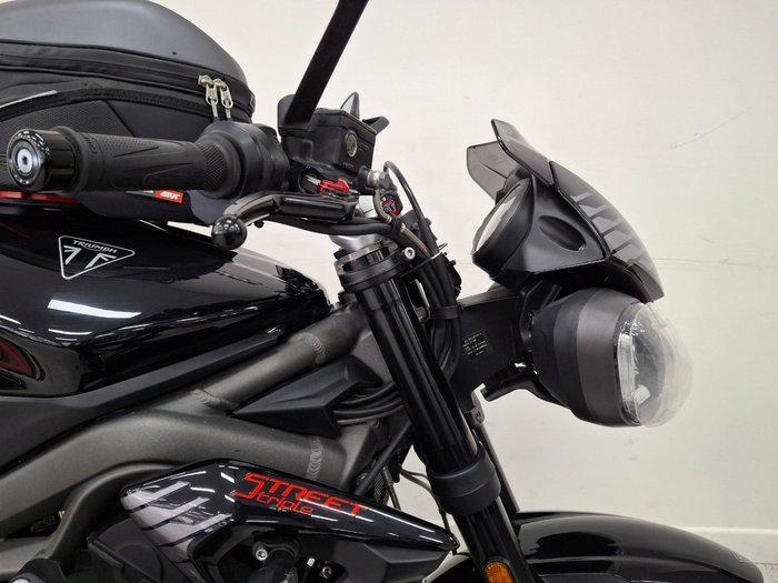 2022 Triumph STREET TRIPLE R Black