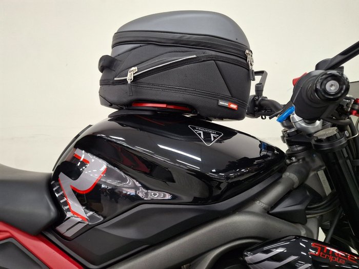 2022 Triumph STREET TRIPLE R Black