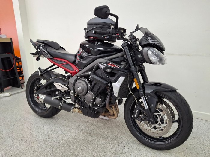 2022 Triumph STREET TRIPLE R Black