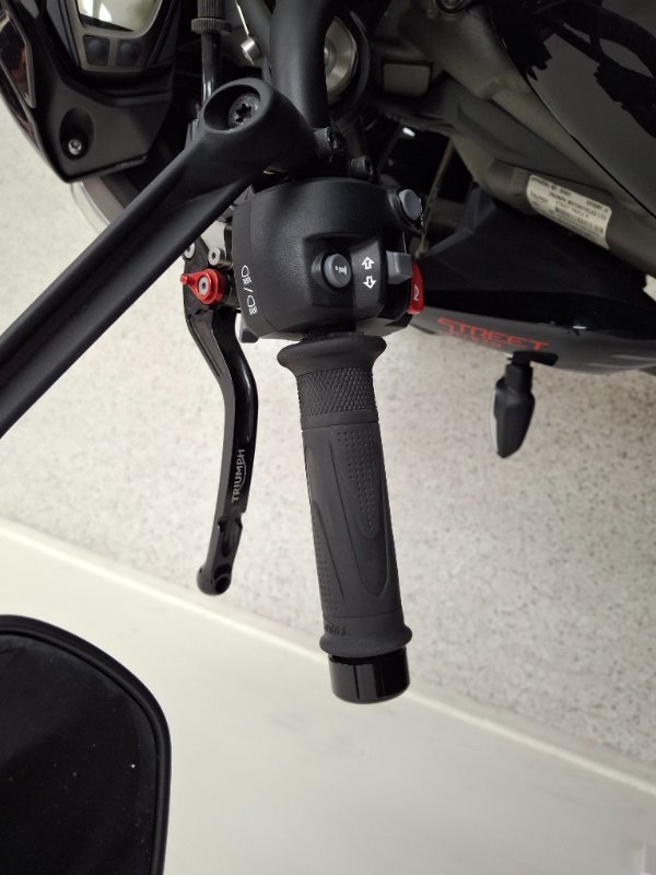 2022 Triumph STREET TRIPLE R Black